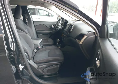 2016 Jeep Cherokee Latitude из США, поврежденный, VIN 1C4PJMCB1GW147841